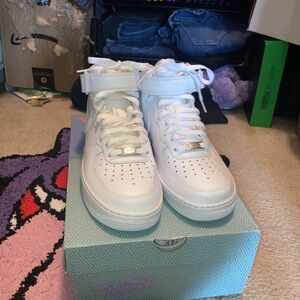 BRAND NEW Nike Air Force 1 White Mid
